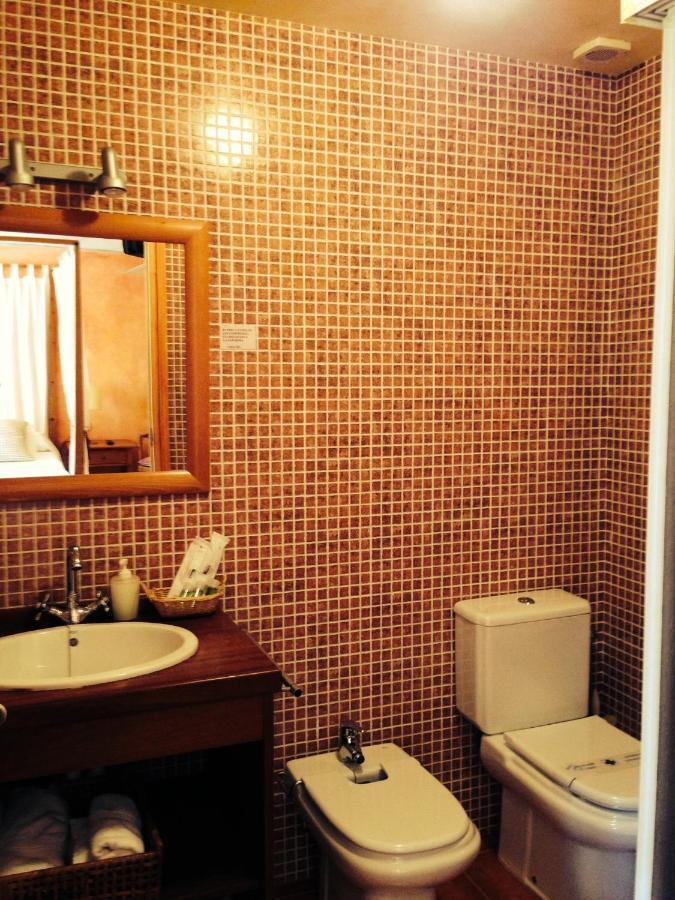 Hostal L'Ou De Reig Montseny Bagian luar foto